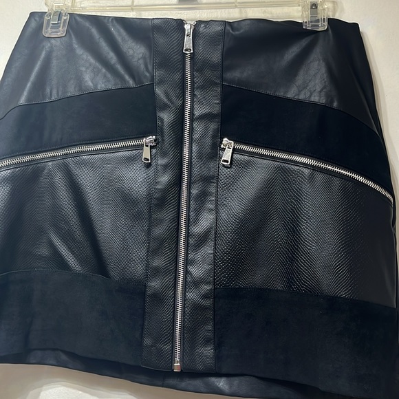 NWOT faux leather skirt - Picture 3 of 4